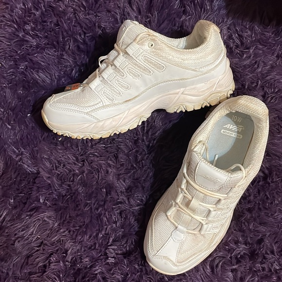 Avia Women’s Tennis Shoes - Picture 2 of 4